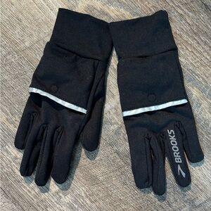 NWOT Women’s Brooks Black Running Gloves
All weather size small
